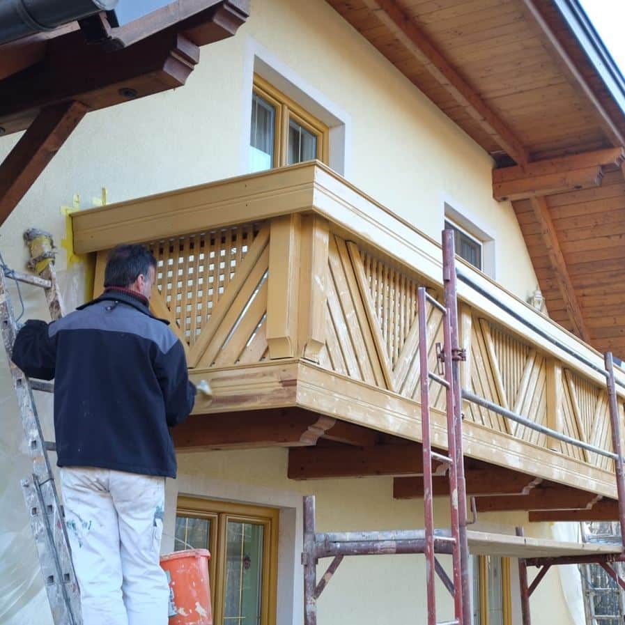 Holzschutz quadratisch Wirksamer Holzschutz von Pugganig-Ihr Malermeister